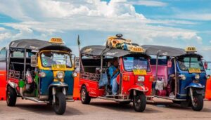 Tuk-tuks tradicionales para transporte Tailandia en Bangkok